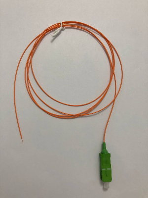  پیگتیل فیبر نوری رنگی  SM SC/APC 0.9mm 1.5M G.657A1  CC 1 core
